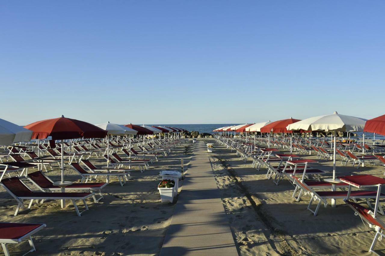 Pensione Elena Misano Adriatico Bagian luar foto