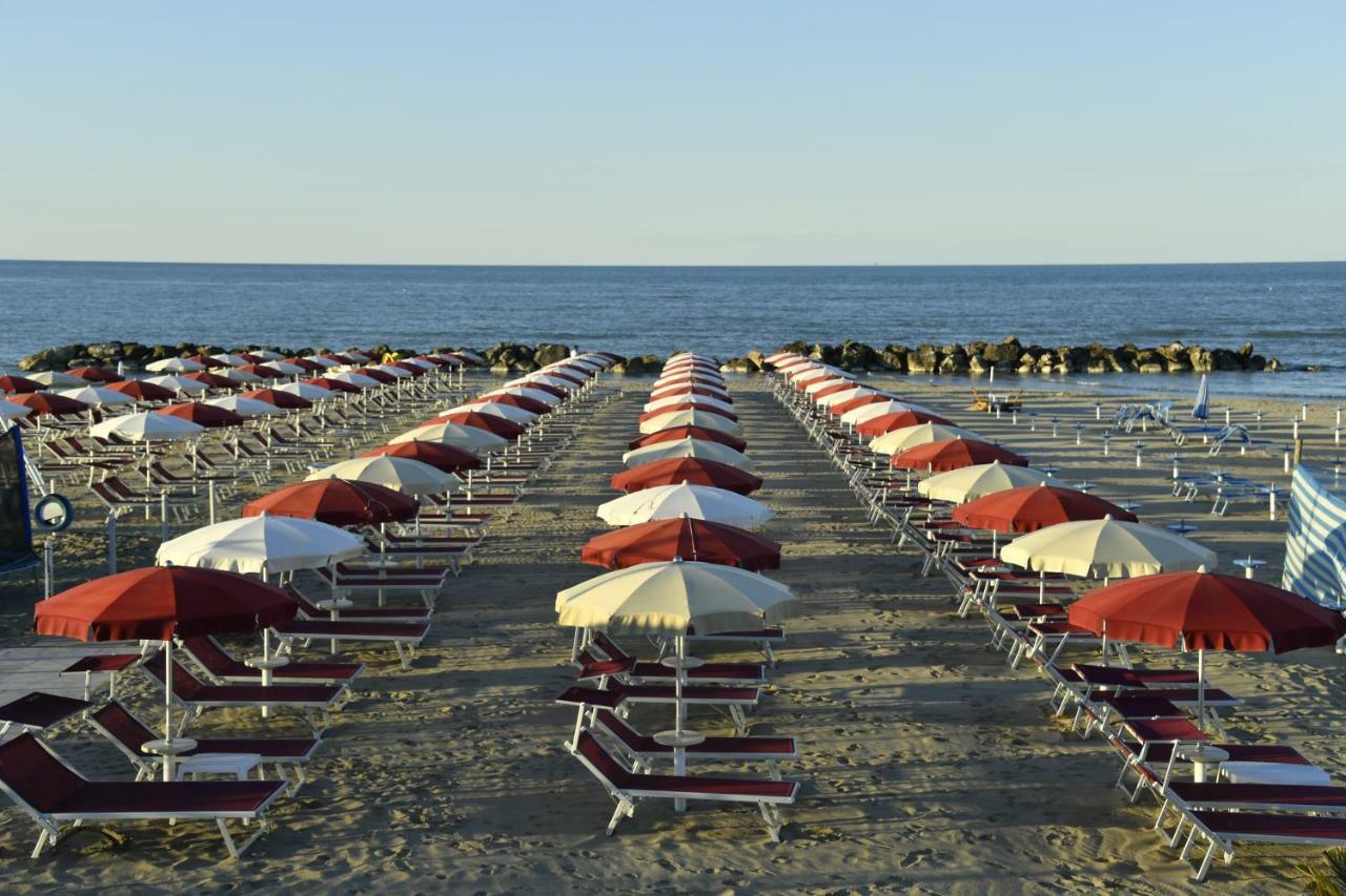 Pensione Elena Misano Adriatico Bagian luar foto